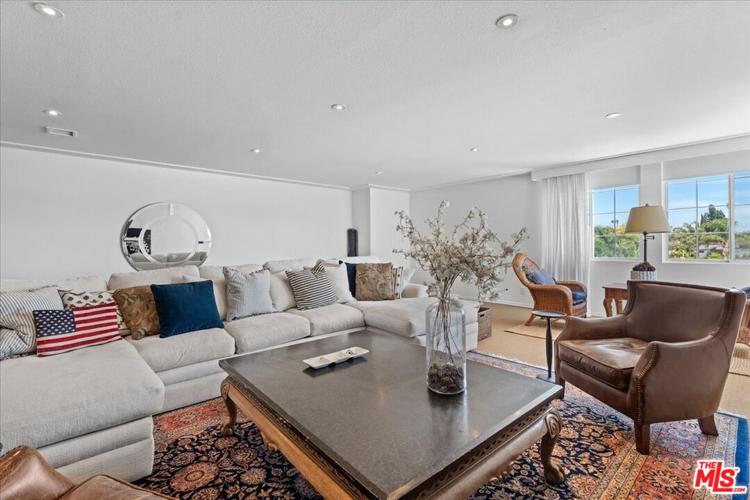 5050 Coldwater Canyon Ave Unit: 310