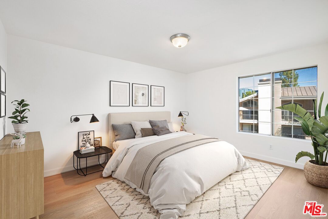 5565 Canoga Ave Unit: 301