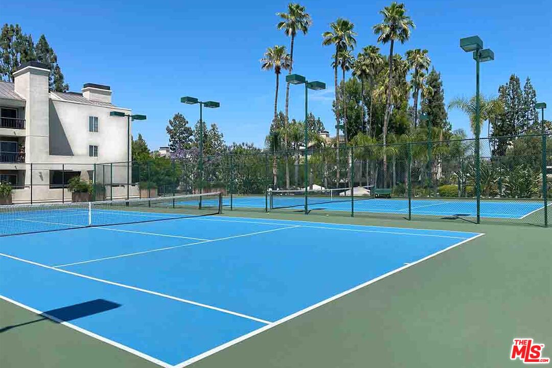 5565 Canoga Ave Unit: 301