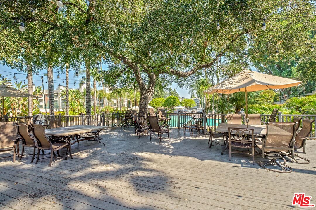 5565 Canoga Ave Unit: 301