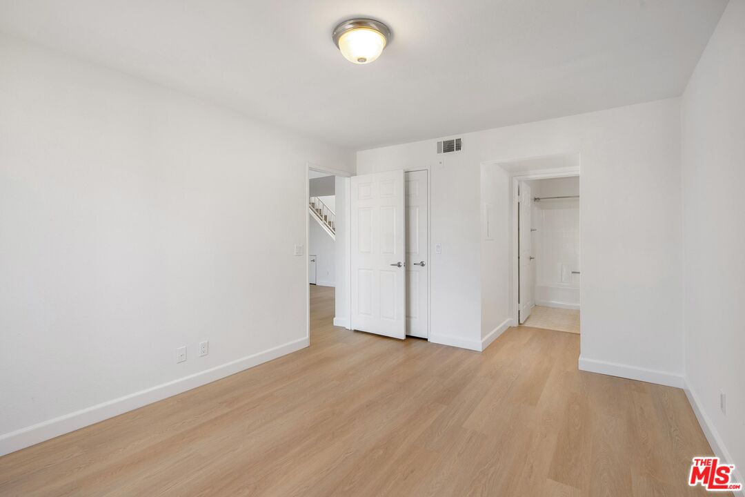 5565 Canoga Ave Unit: 301