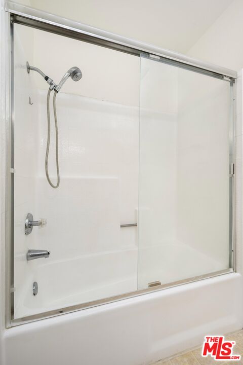 5565 Canoga Ave Unit: 301