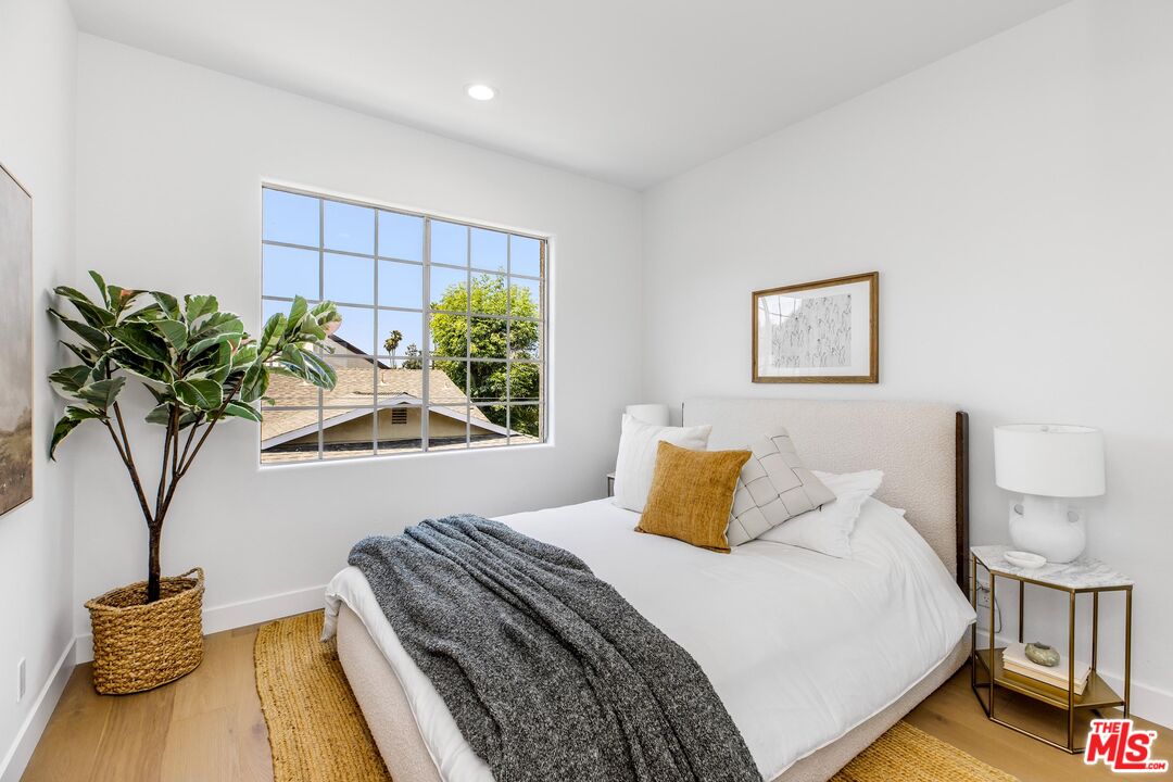 14234 Dickens St Unit: 2