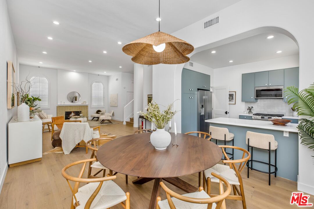 14234 Dickens St Unit: 2