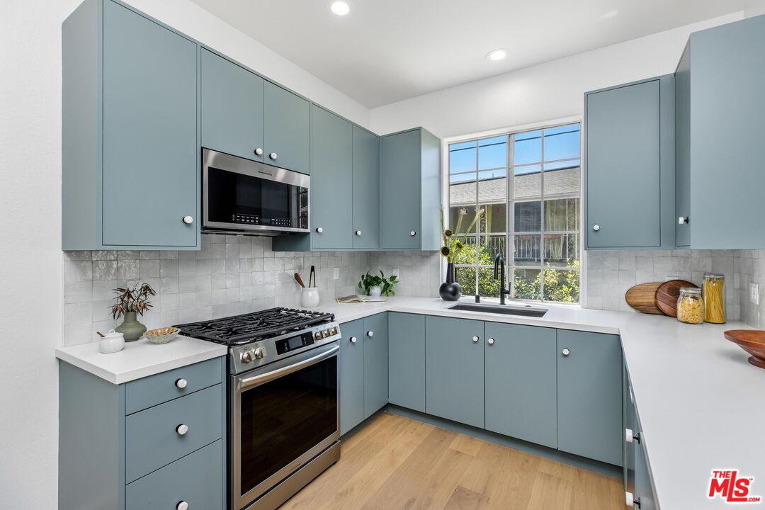 14234 Dickens St Unit: 2