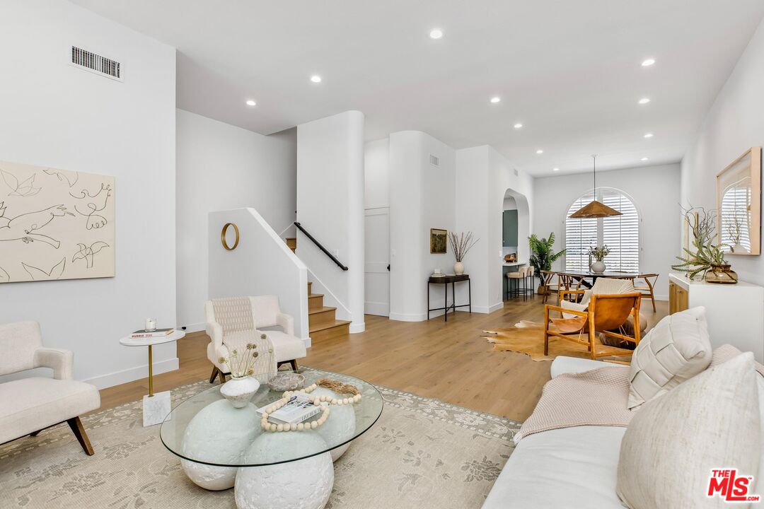 14234 Dickens St Unit: 2