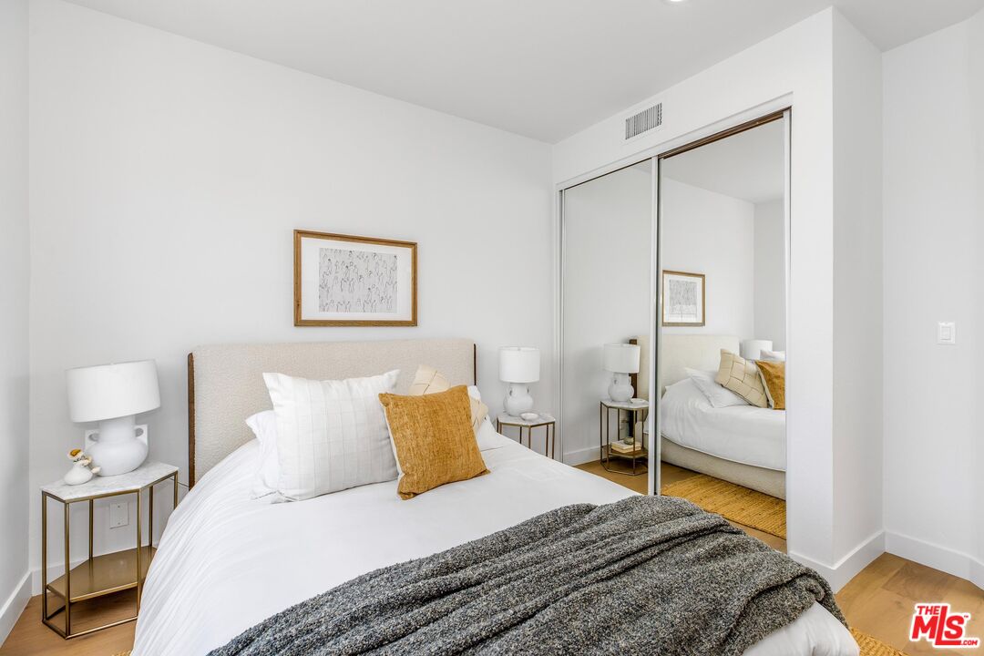 14234 Dickens St Unit: 2