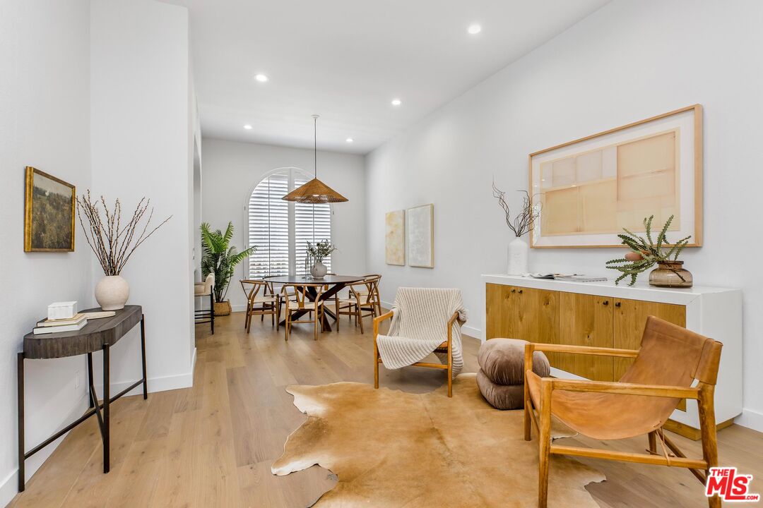 14234 Dickens St Unit: 2