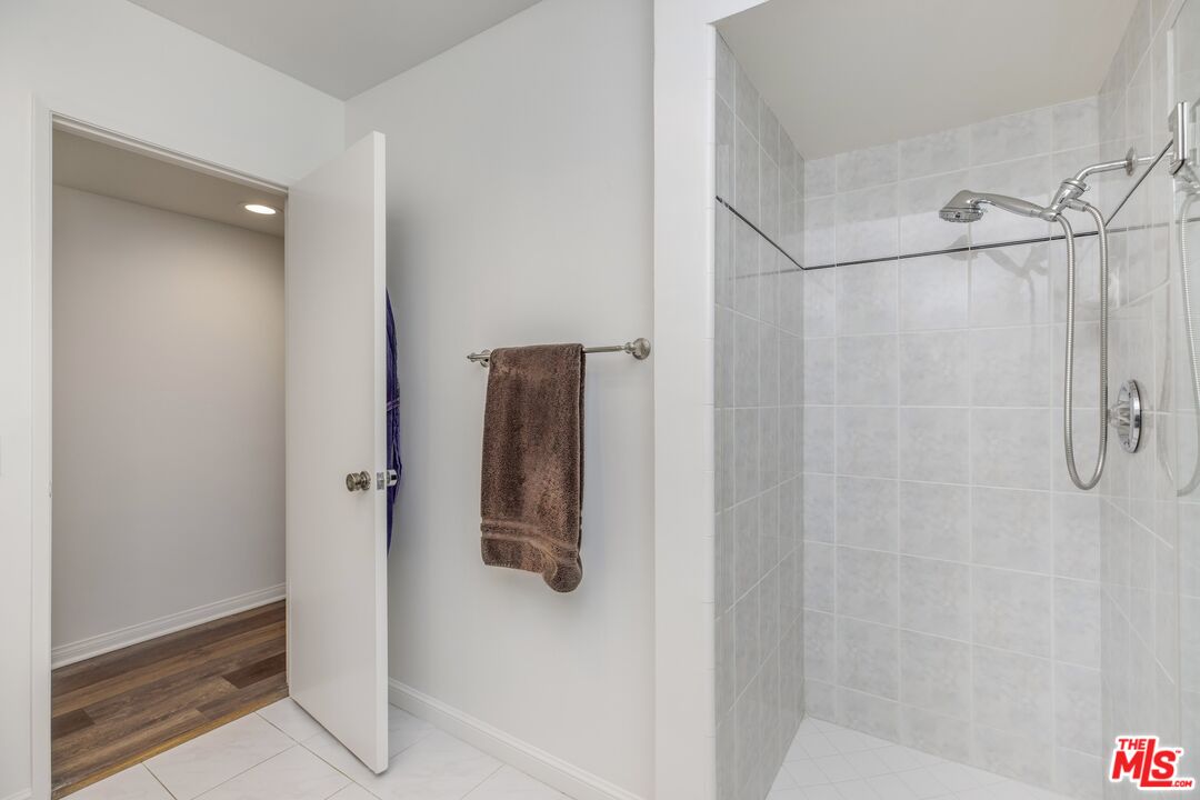 14521 Benefit St Unit: 106