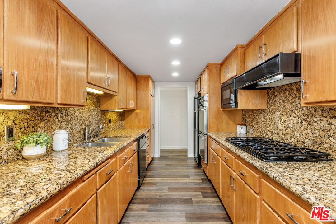 14521 Benefit St Unit: 106