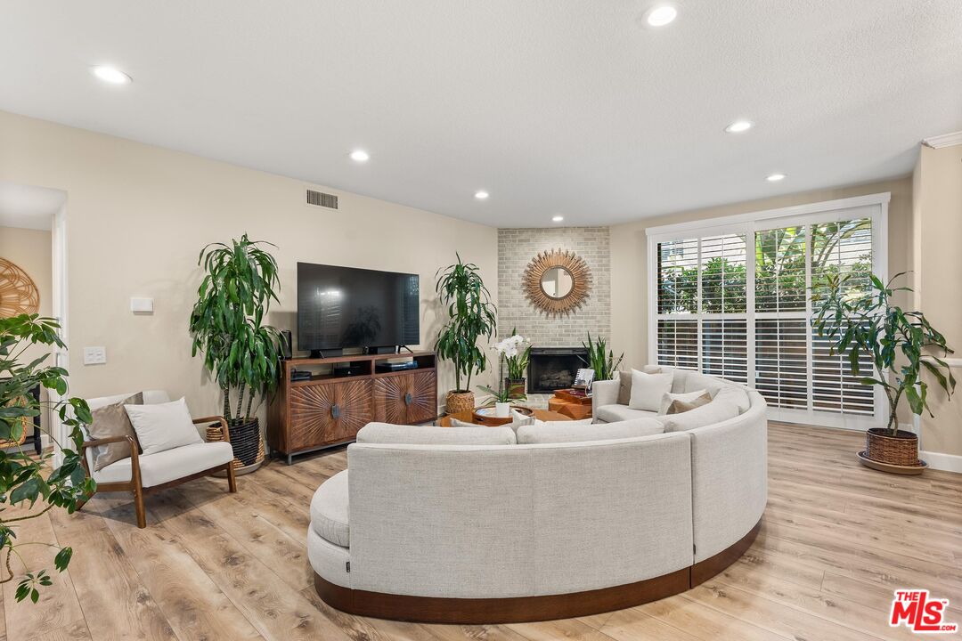 14844 Dickens St Unit: 108