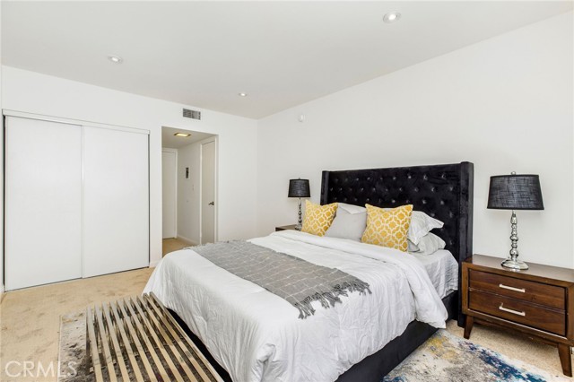 14315 Riverside DR Unit: 209