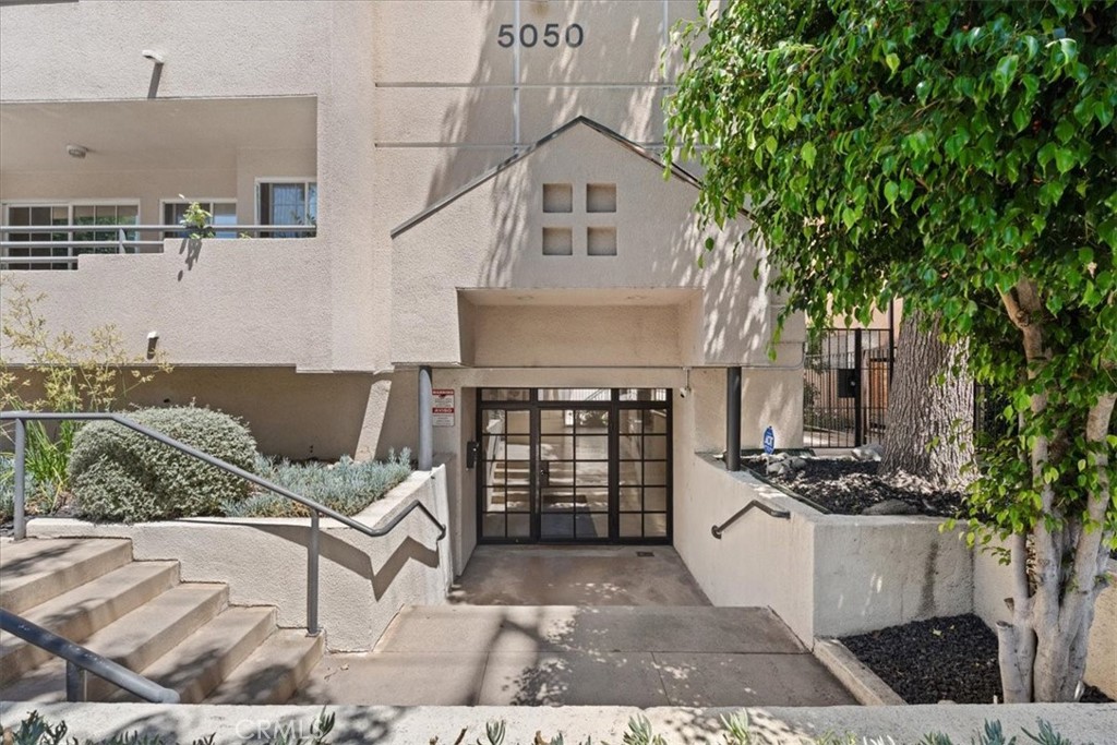 5050 Coldwater Canyon Ave 310