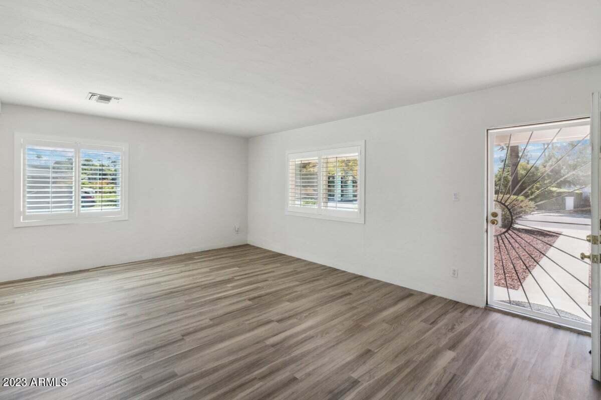 2246 E WELDON Avenue