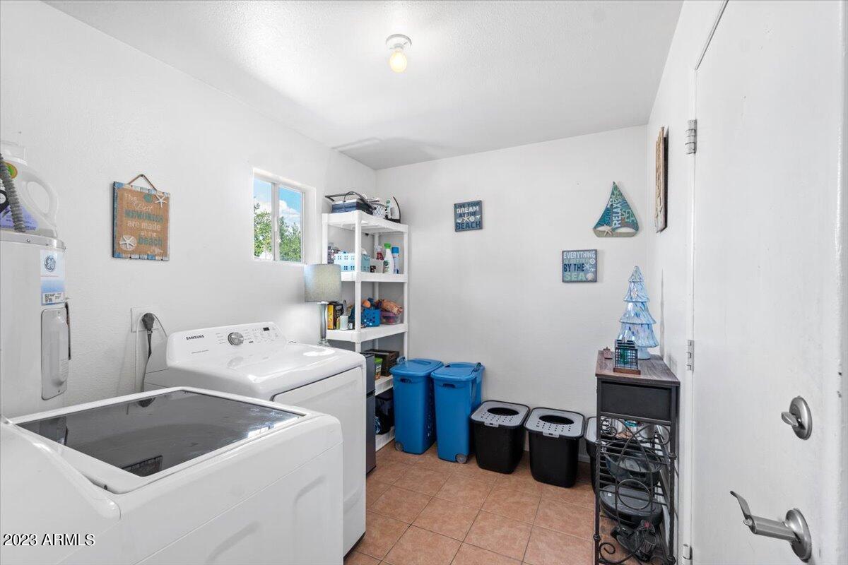 2614 E CHARLESTON Avenue