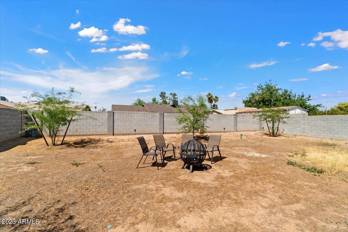 2614 E CHARLESTON Avenue