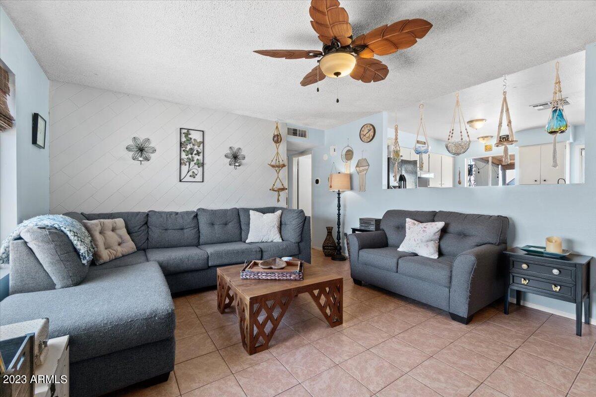 2614 E CHARLESTON Avenue