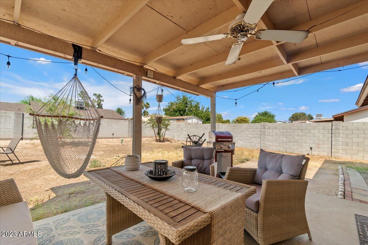 2614 E CHARLESTON Avenue