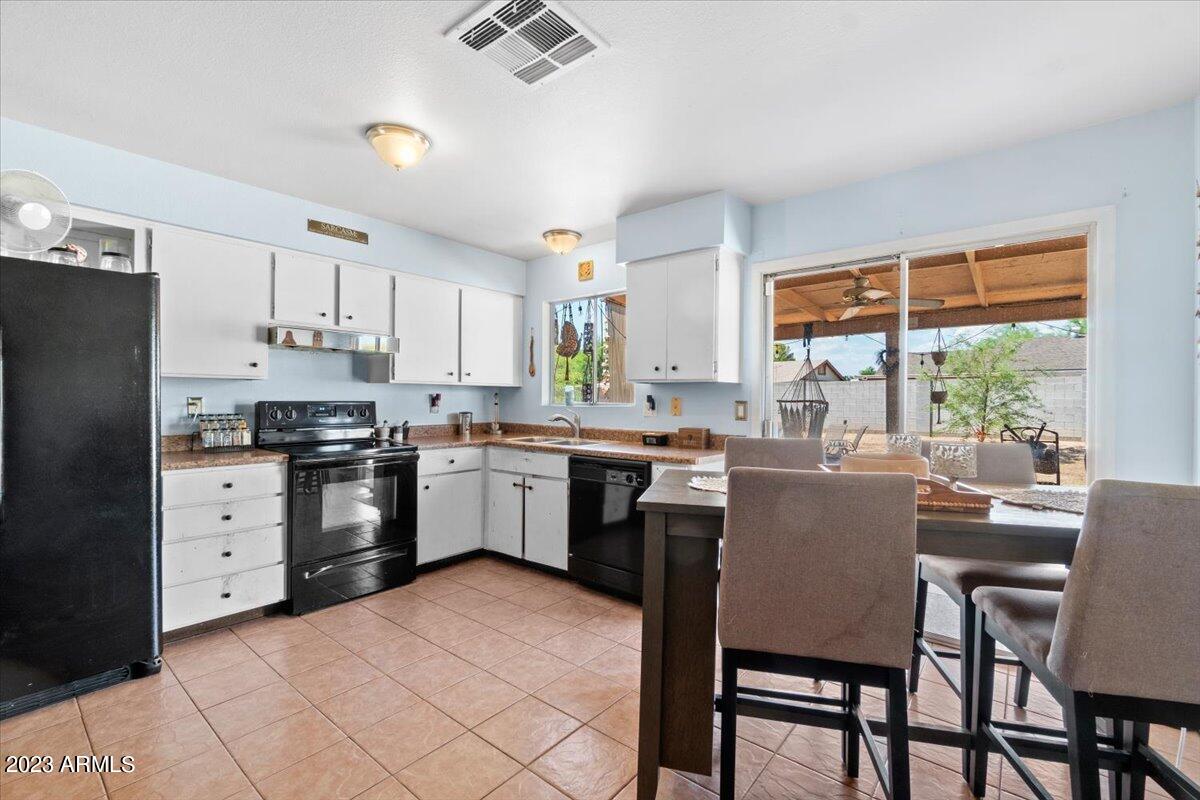 2614 E CHARLESTON Avenue