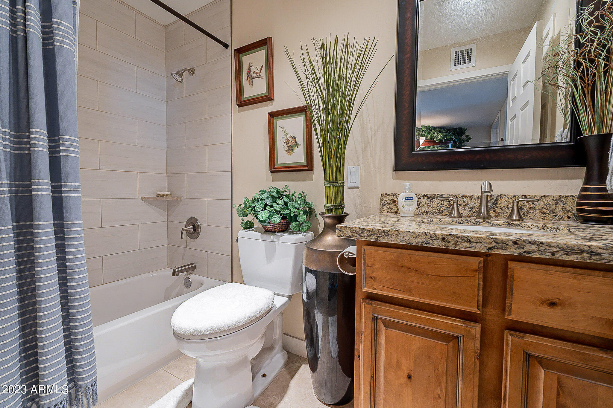 1201 E NORTHSHORE Drive, 124