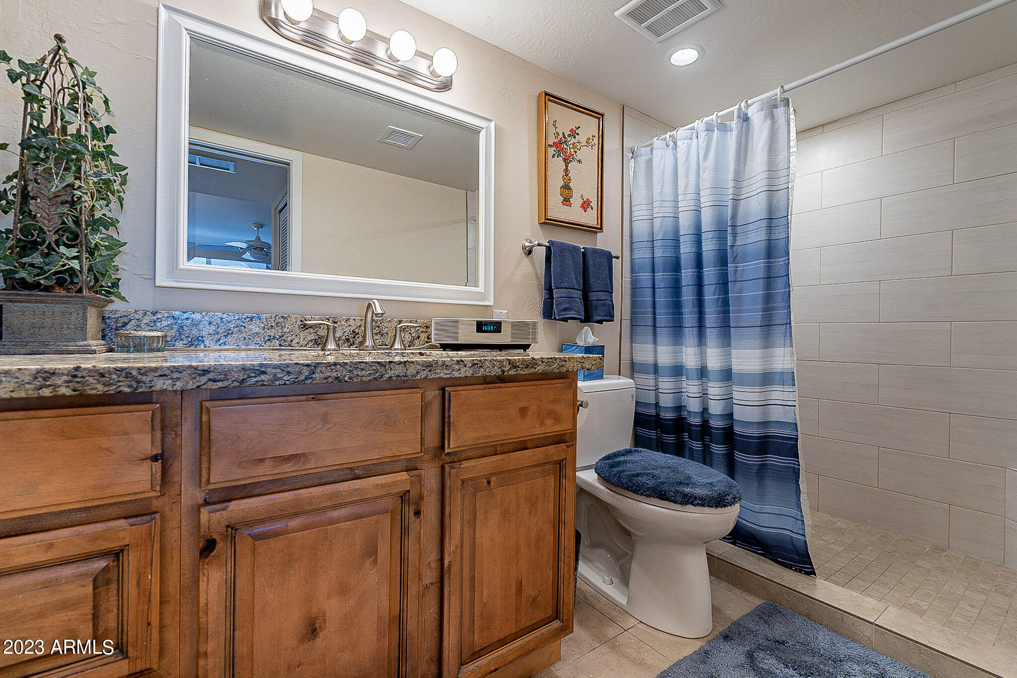 1201 E NORTHSHORE Drive, 124