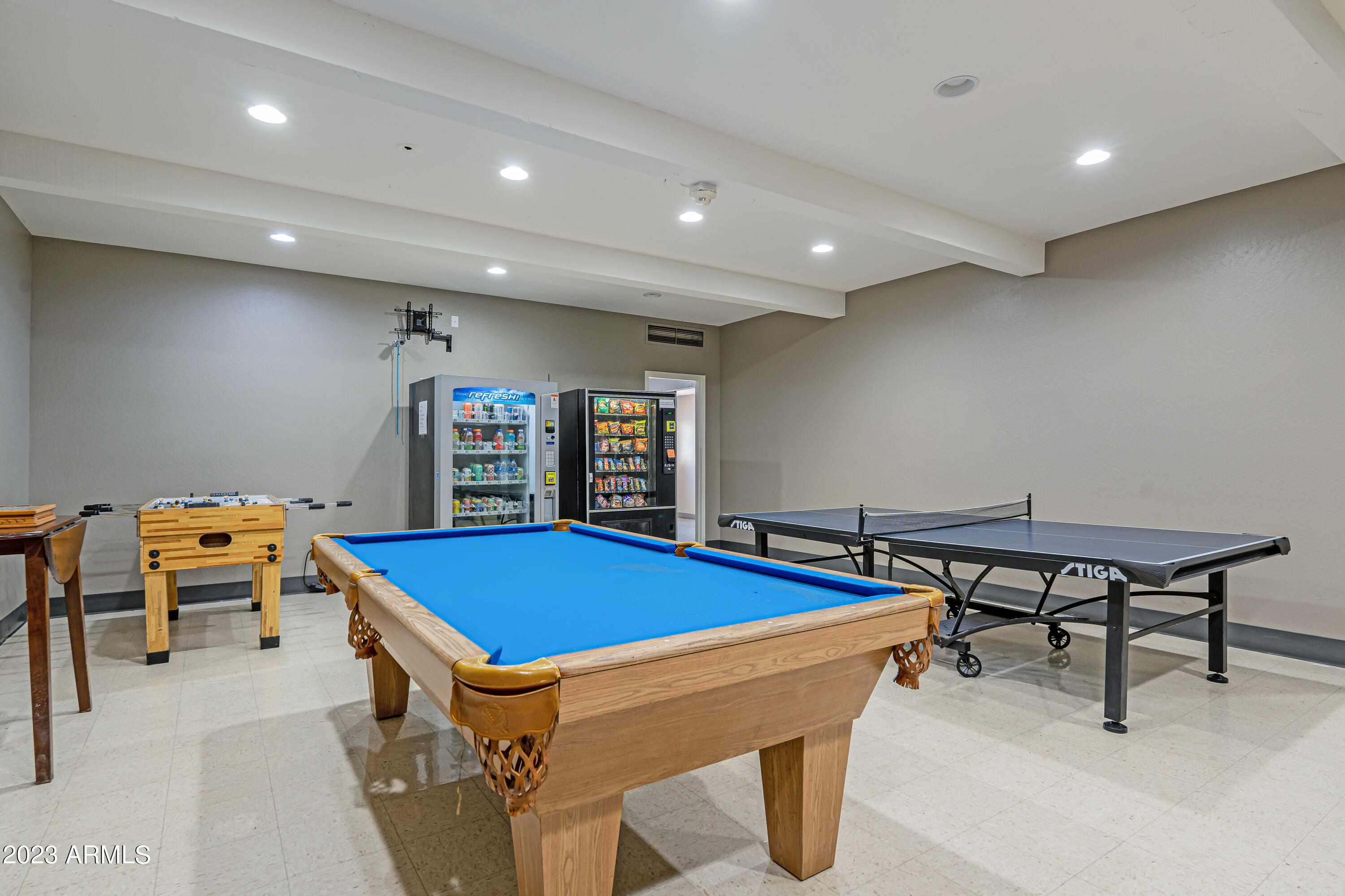 1201 E NORTHSHORE Drive, 124