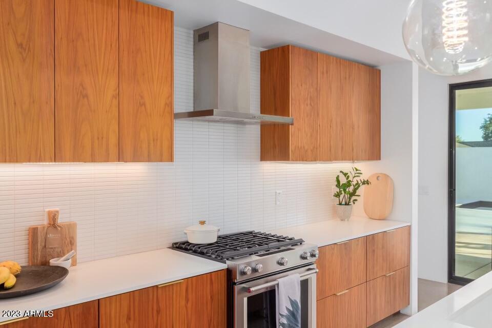 2205 E CLARENDON Avenue