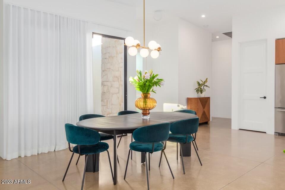 2205 E CLARENDON Avenue