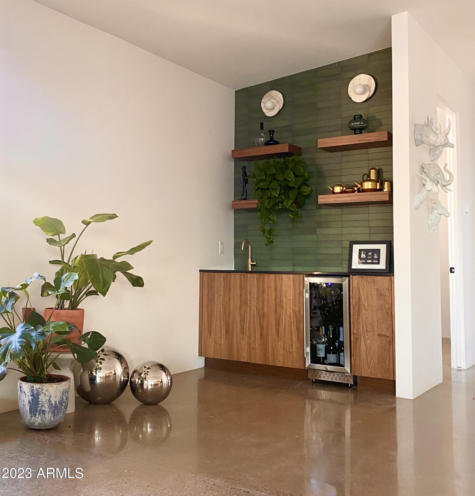 2205 E CLARENDON Avenue