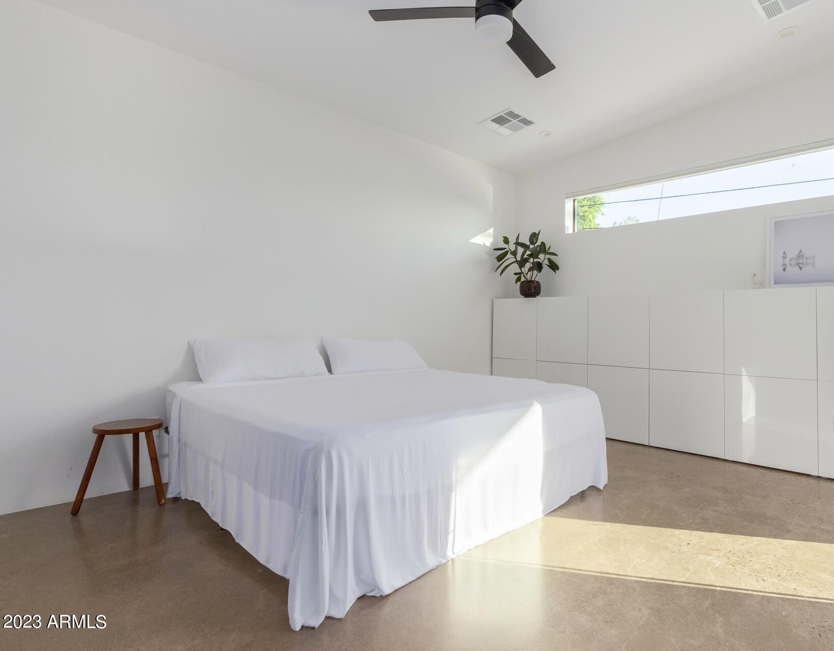 2205 E CLARENDON Avenue