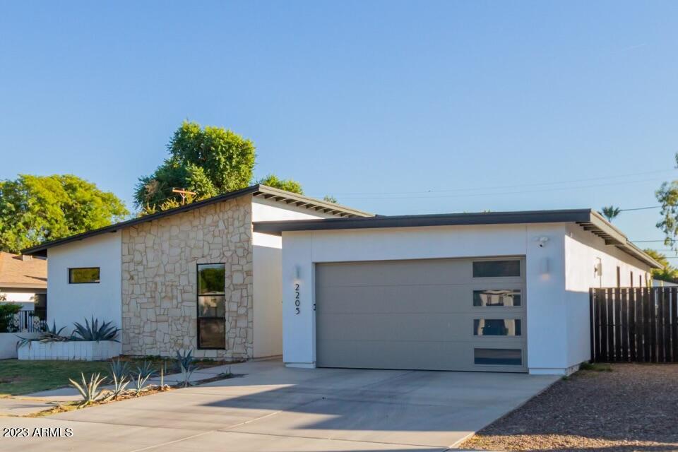 2205 E CLARENDON Avenue