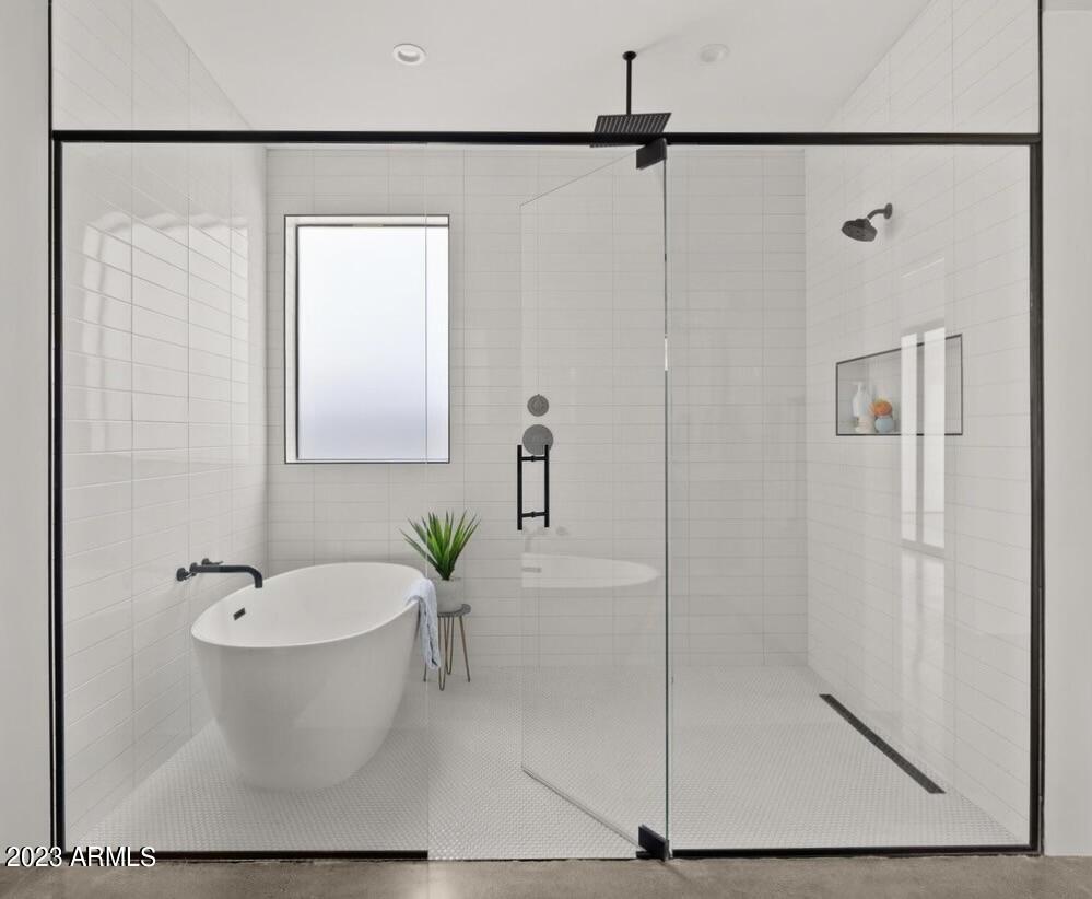 2205 E CLARENDON Avenue