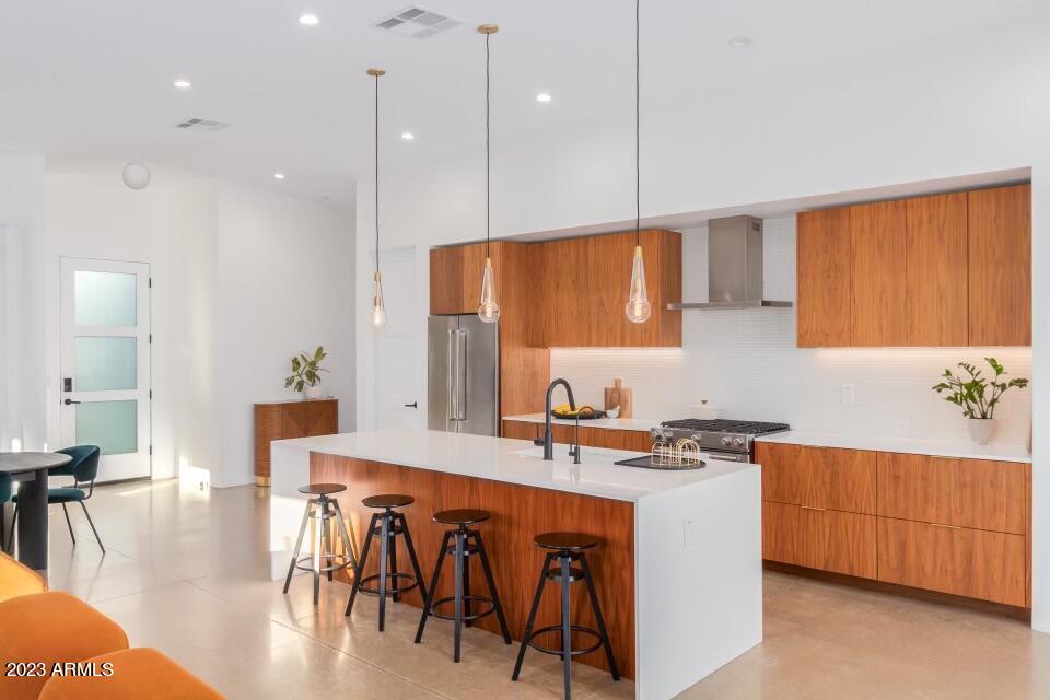 2205 E CLARENDON Avenue