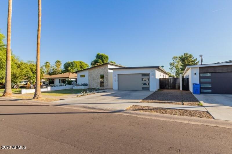 2205 E CLARENDON Avenue