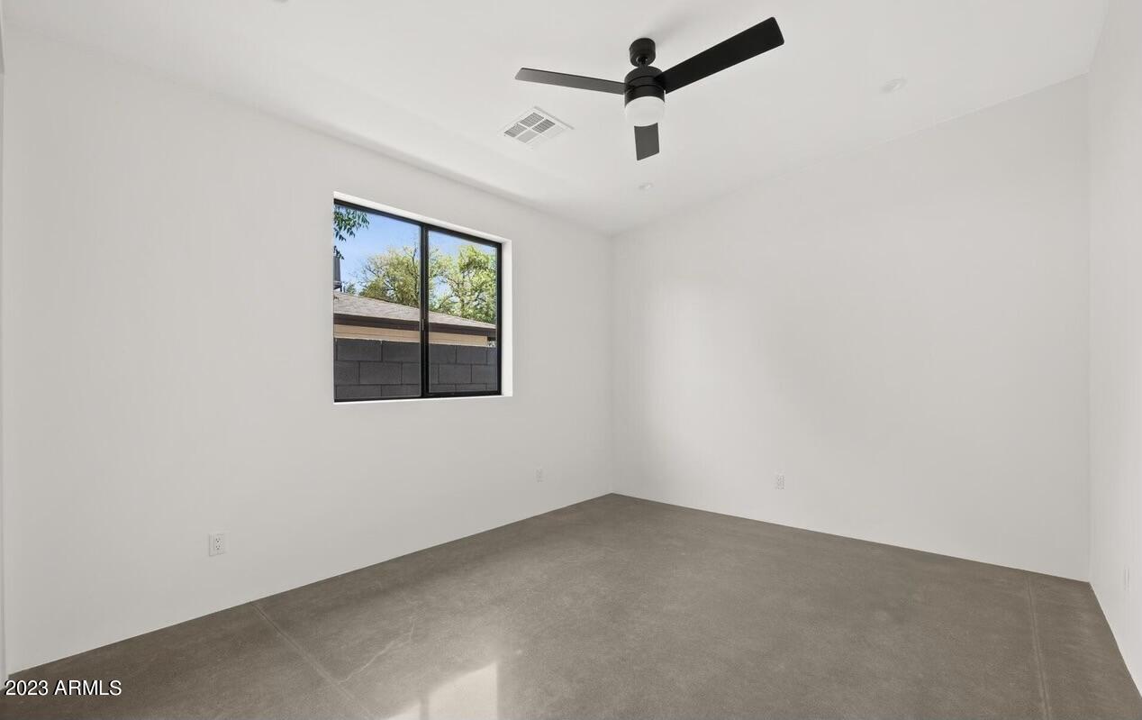 2205 E CLARENDON Avenue