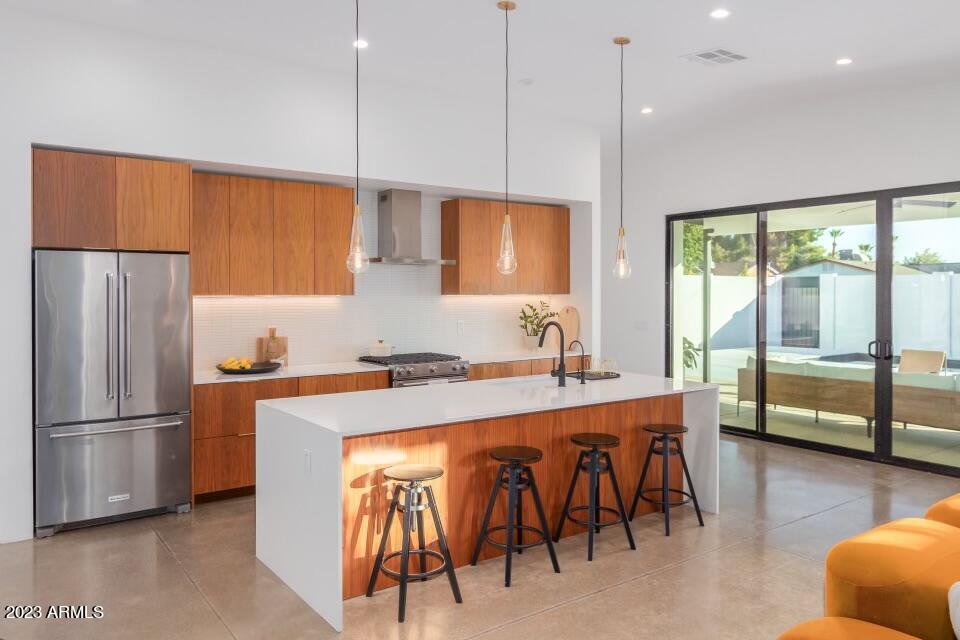 2205 E CLARENDON Avenue