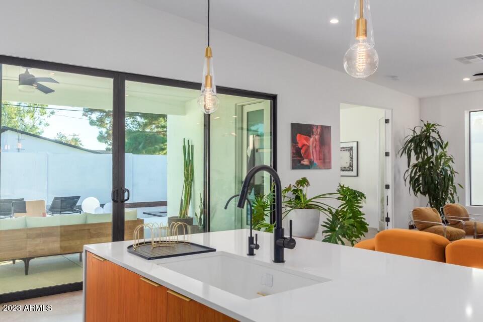 2205 E CLARENDON Avenue