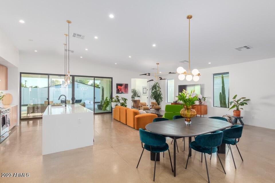 2205 E CLARENDON Avenue