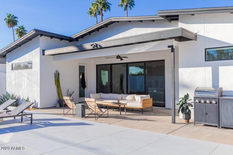 2205 E CLARENDON Avenue