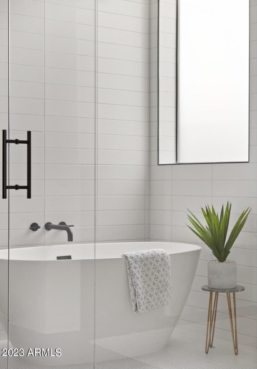 2205 E CLARENDON Avenue