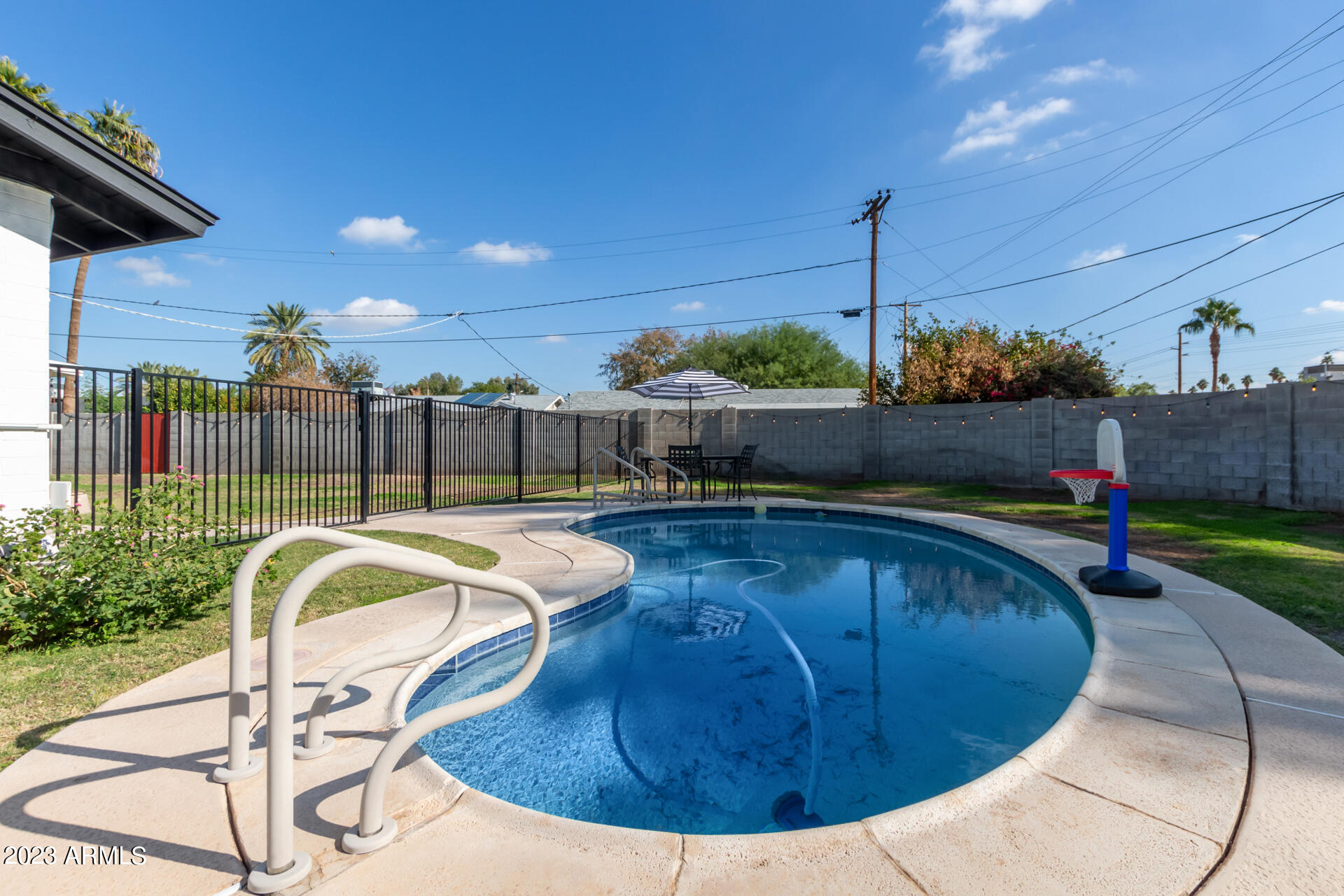 3025 E MITCHELL Drive