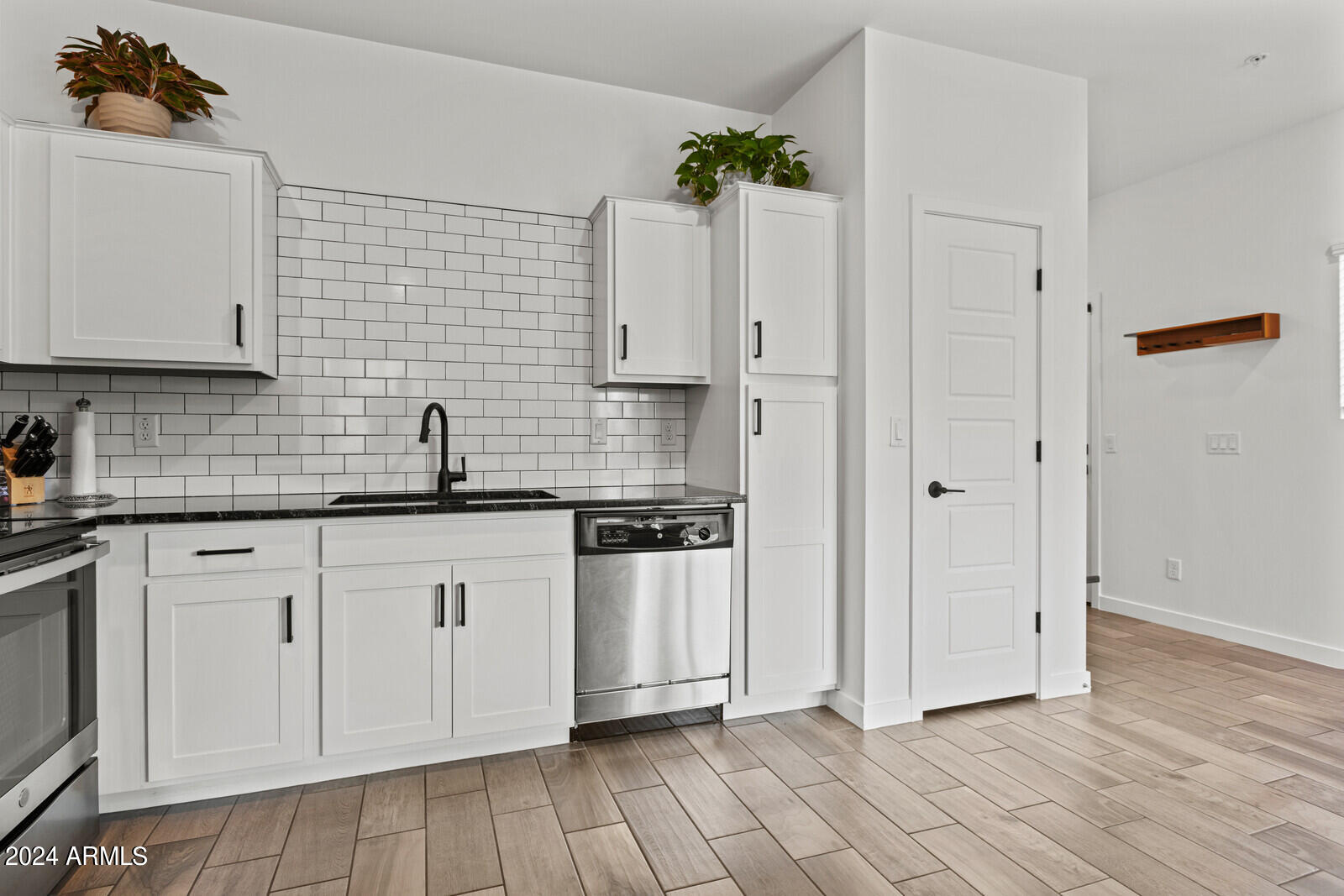 2263 W Harmont Drive