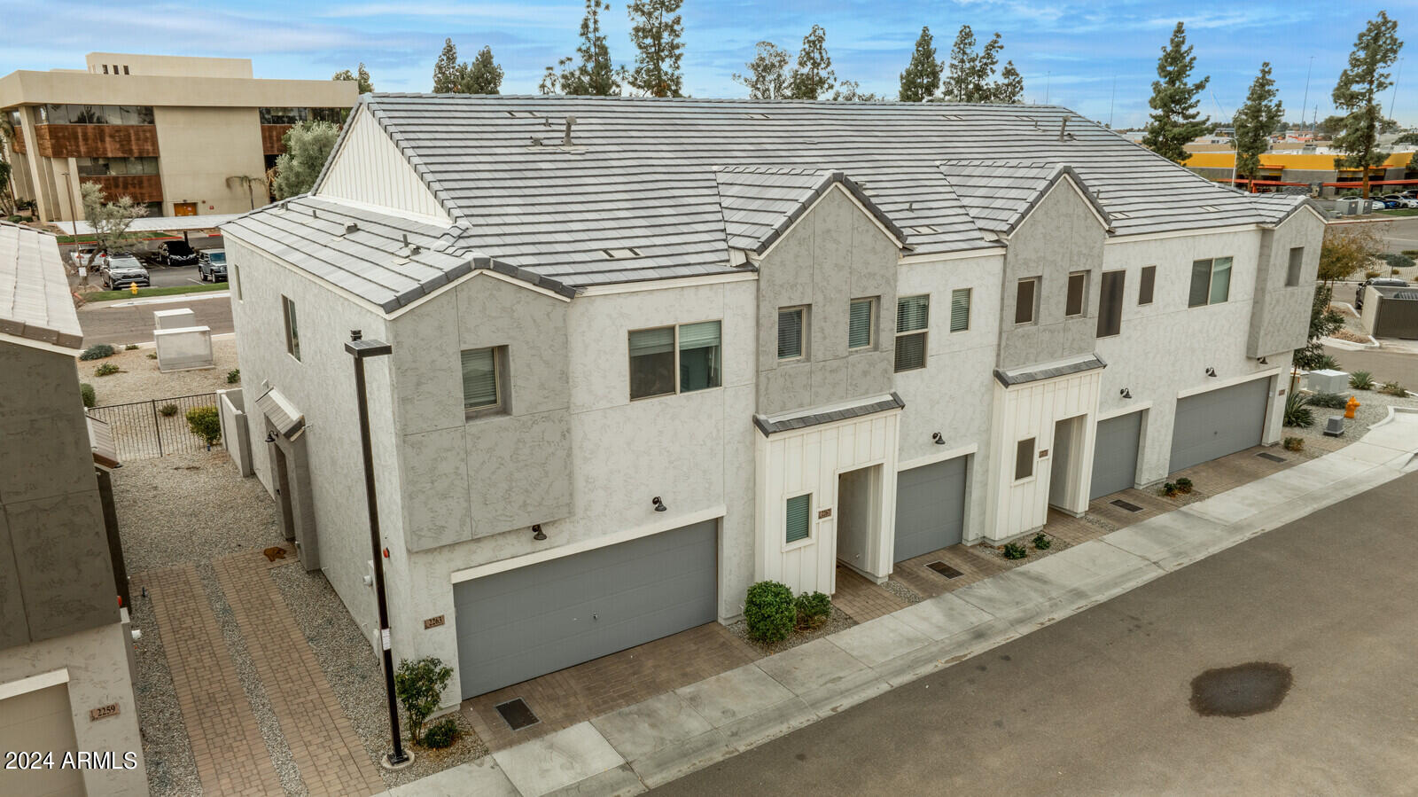 2263 W Harmont Drive