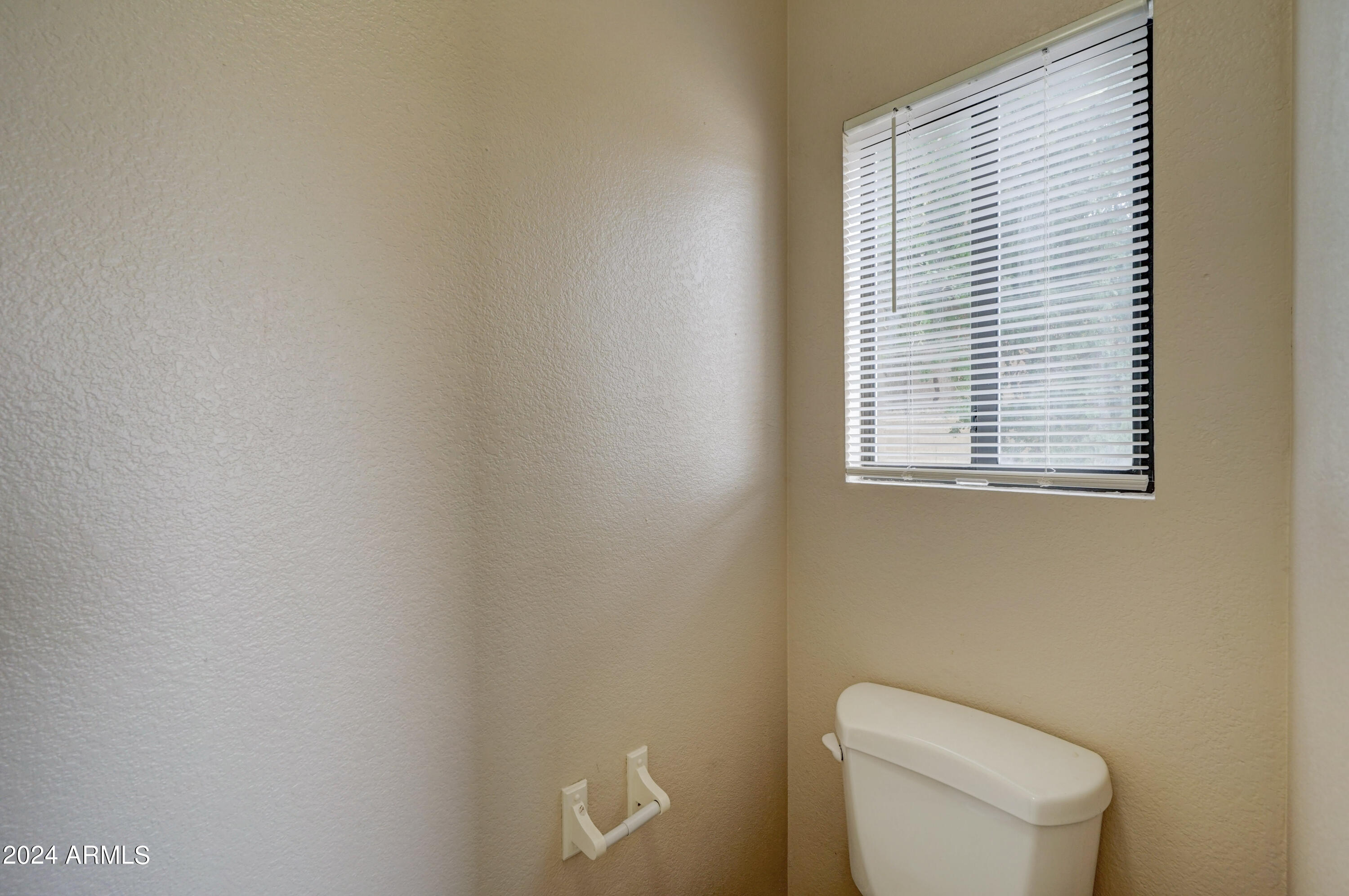 1518 W ANTIQUA Drive