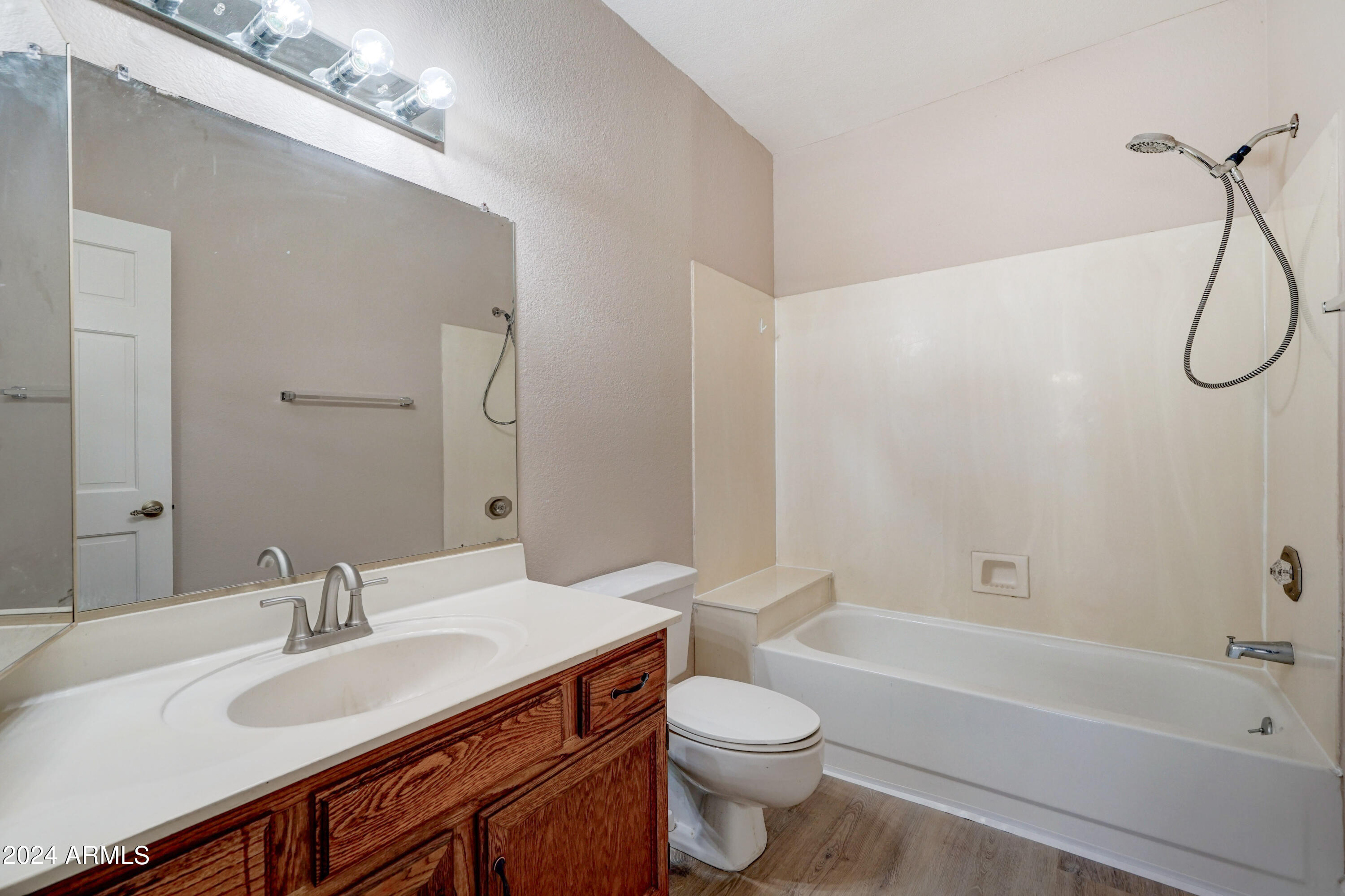 1518 W ANTIQUA Drive