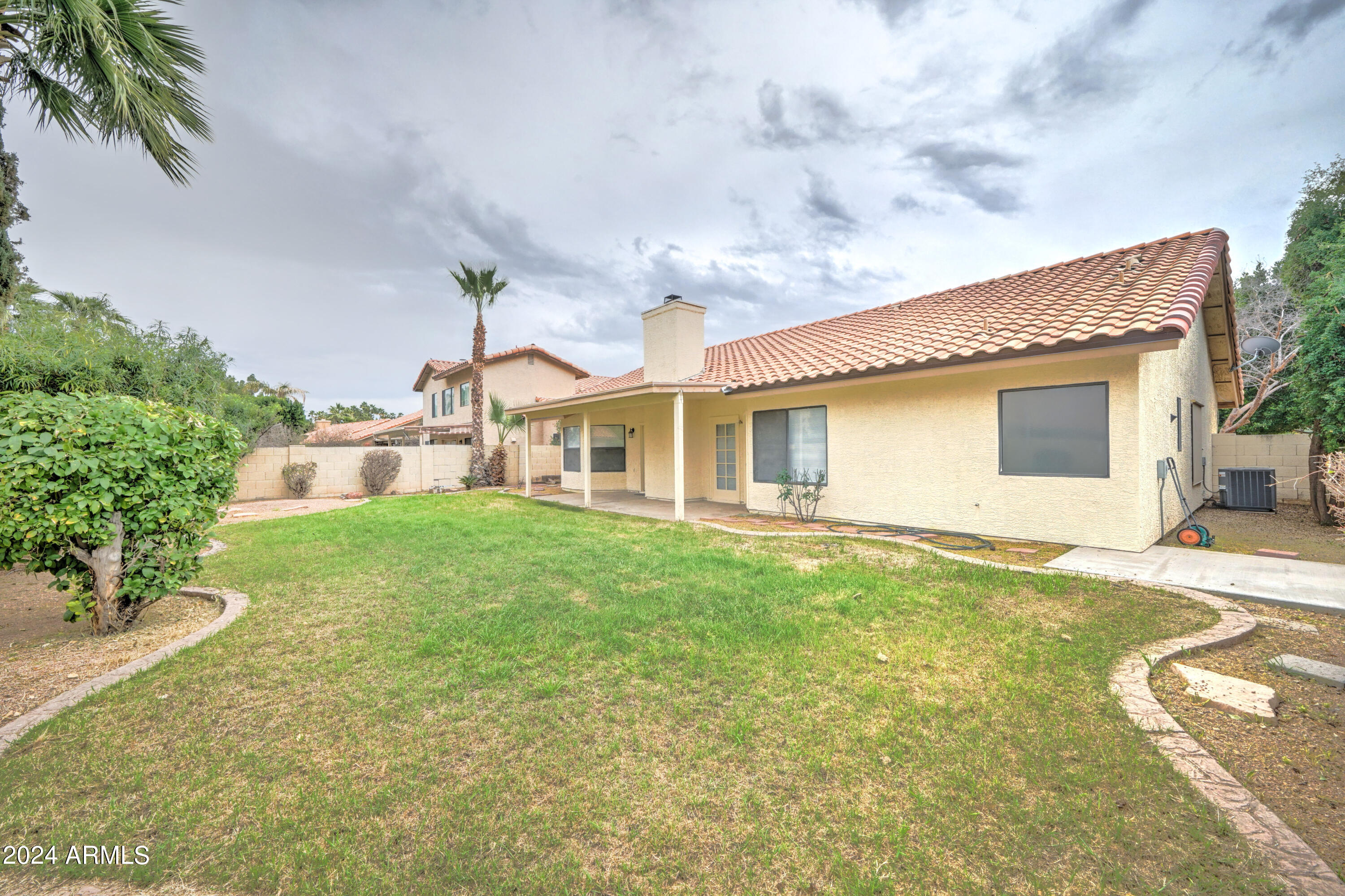 1518 W ANTIQUA Drive