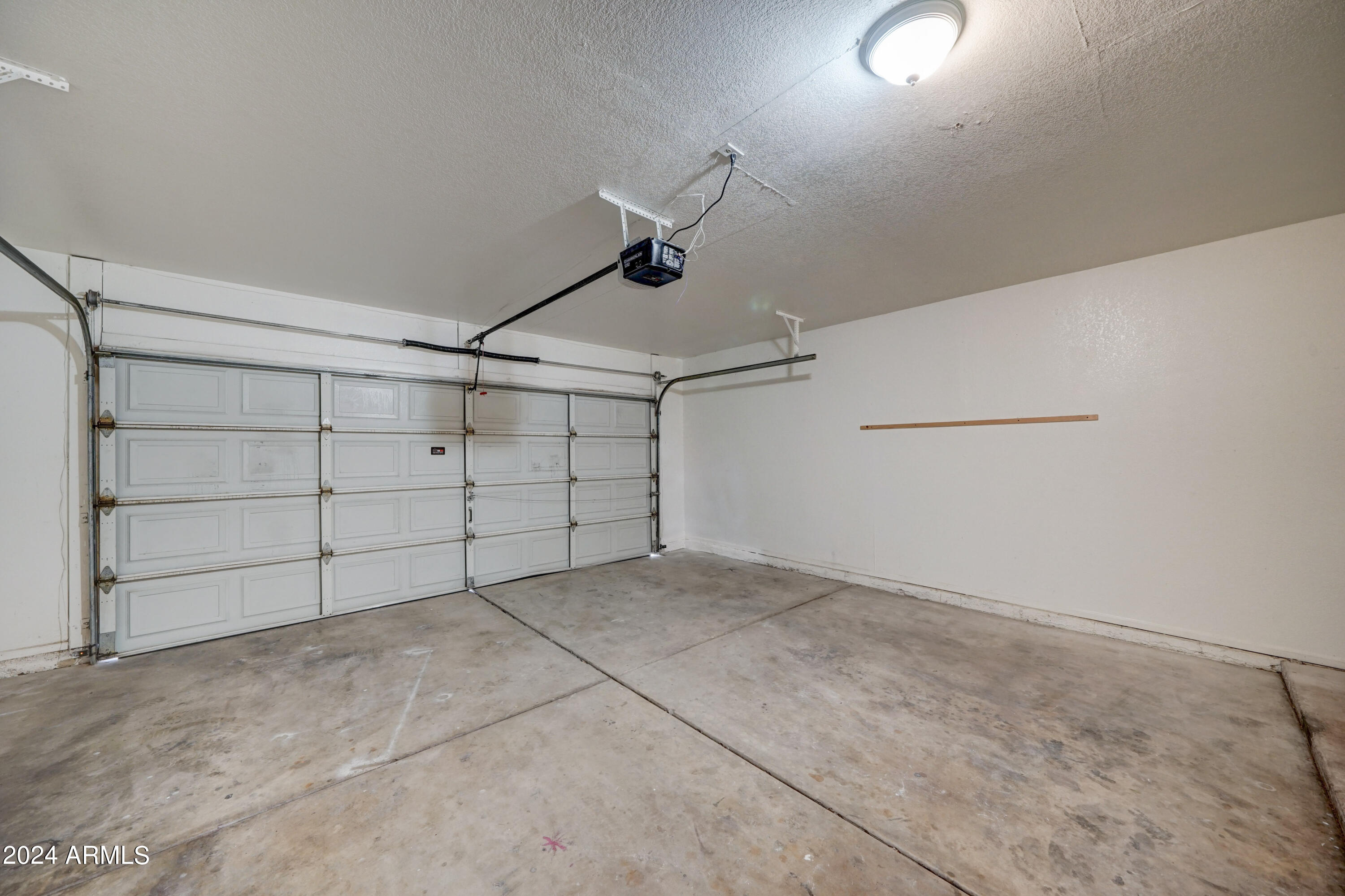 1518 W ANTIQUA Drive