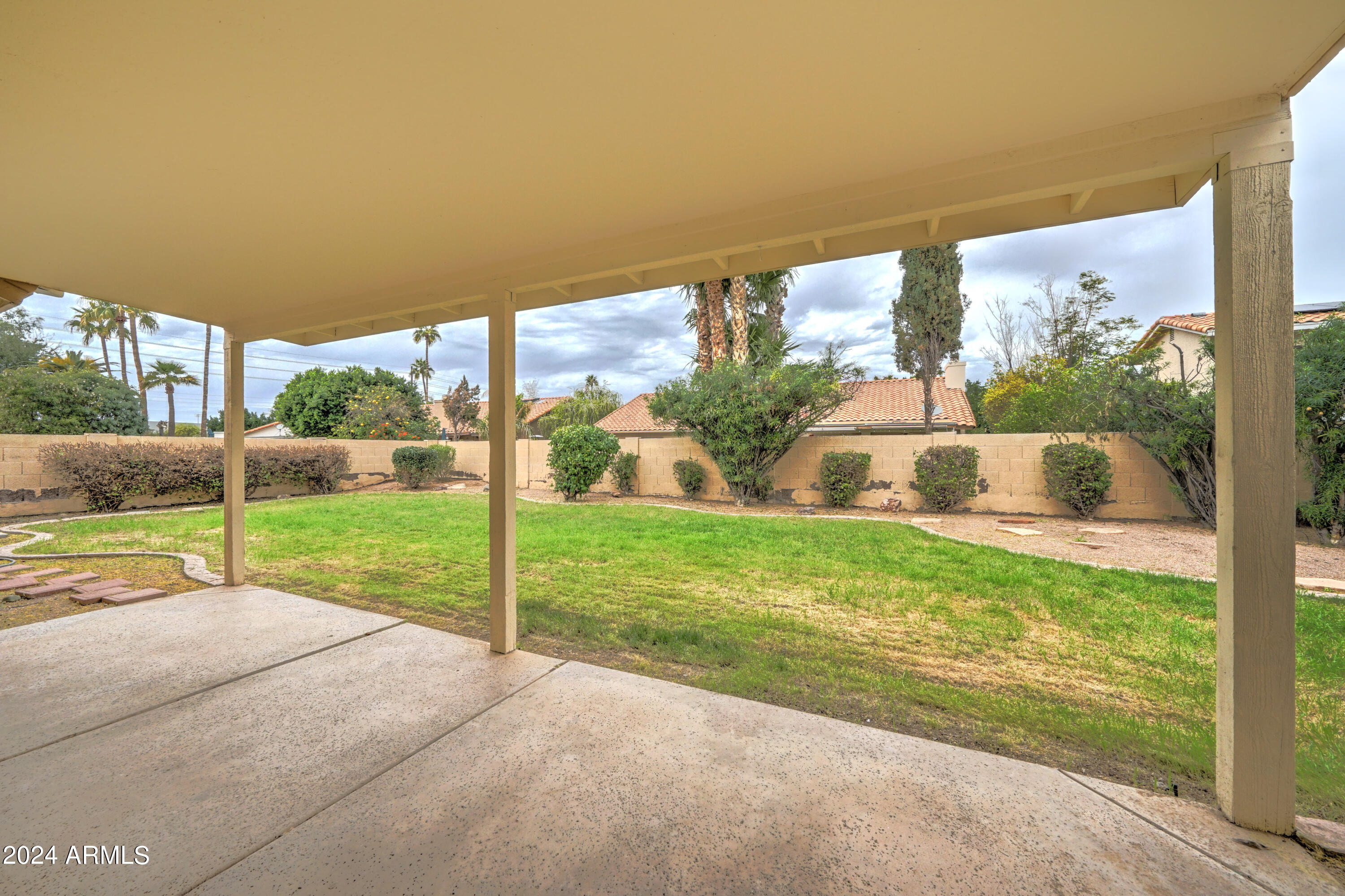 1518 W ANTIQUA Drive