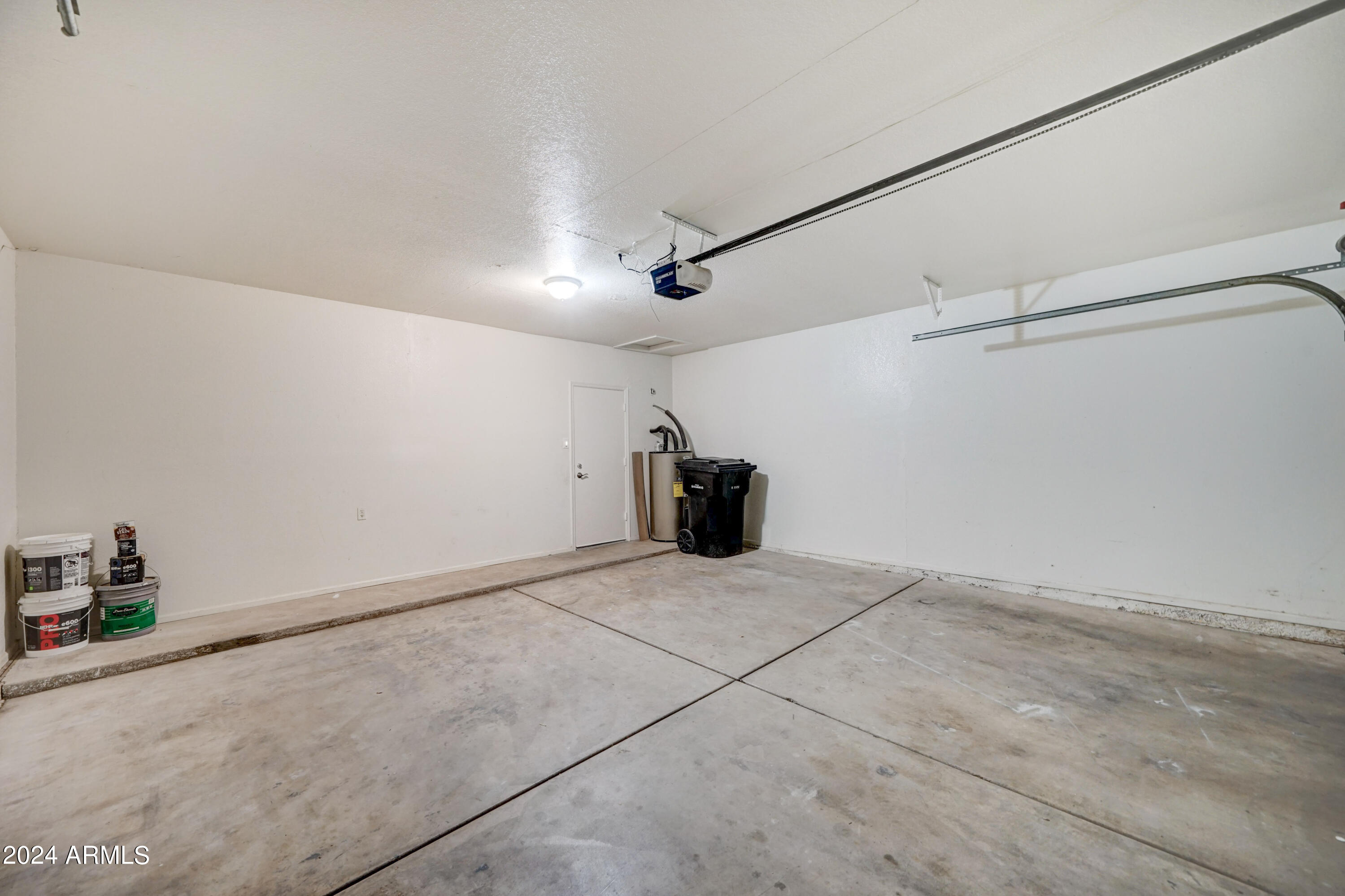 1518 W ANTIQUA Drive