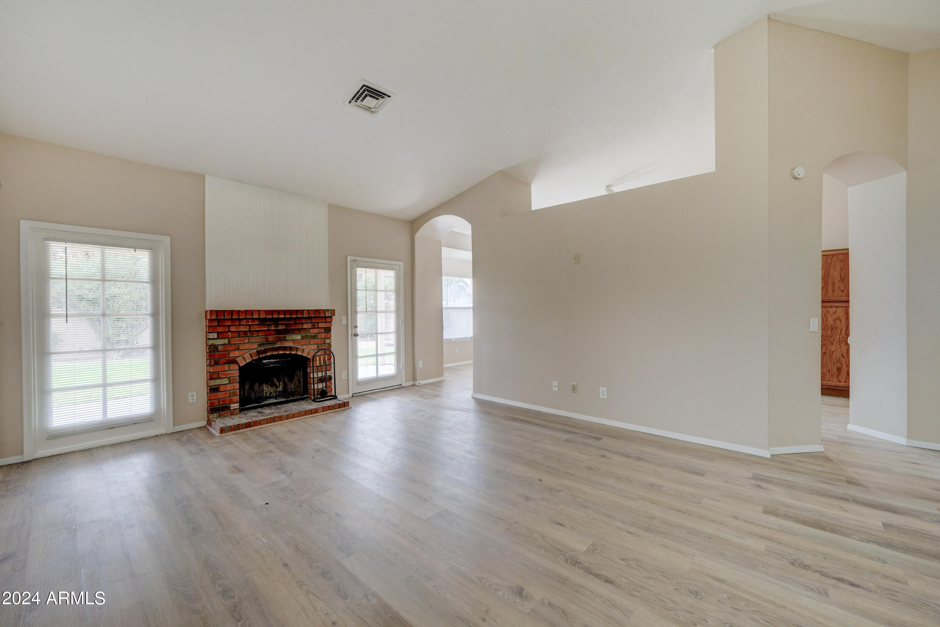 1518 W ANTIQUA Drive